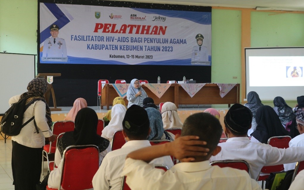 MENJADI PEMBICARA DALAM PELATIHAN FASILITATOR HIV AIDS BAGI PENYULUH AGAMA DI LINGKUNGAN KEMENAG KABUPATEN KEBUMEN